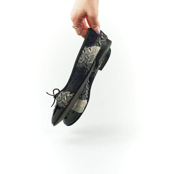Chanel Black and White Tweed Cap Toe Flats, FR 38 - Picture 11 of 15